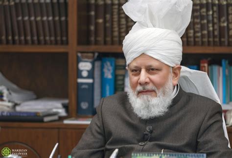 Head Of Ahmadiyya Muslim Community Holds Historic Class With Jamia Ahmadiyya International In