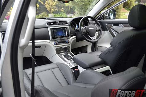 At least we think the interior level is not worse than wey vv7, it is not worse than the joint venture brand if we blocking the badge. 2017-haval-h6-interior - ForceGT.com