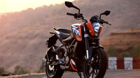 The side cowl of the duke gets a lock to remove. KTM Duke 200 Price in India, Colors, Mileage & Engine ...