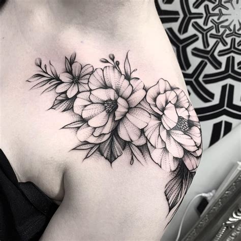 30 Stunning Shoulder Tattoos For Women 2021