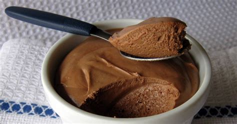 Distribua nas tacinhas e leve a geladeira por 1. Mousse de chocolate (3.8/5)