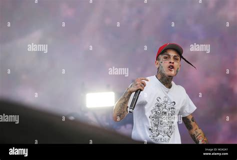 Lil Skies Hi Res Stock Photography And Images Alamy