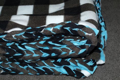 Fleece is such an easy fabric to work with. Elemental Carbon: Fleece Blanket with Crocheted Edge // DIY