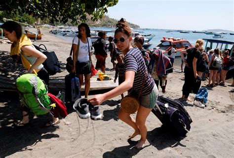 Hundreds Of Tourists Stranded On Gili Trawangan National The Jakarta Post