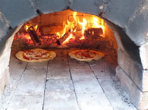 Build Your Own Pizza Oven By Andy Moyle