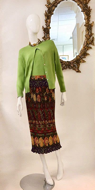 Emanuel Ungaro Size 14 Accordion Pleat Skirt • Designing Women Boutique