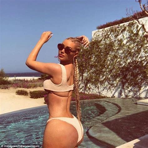 Plastic Surgeon Claims Iggy Azalea S Bum Implants May Have Leaked Daily Mail Online