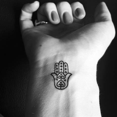 1000 Ideas About Small Hamsa Tattoo On Pinterest Hamsa Tattoo