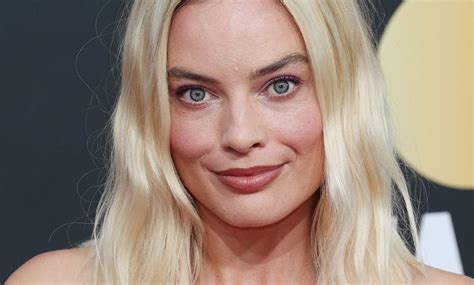 Margot Robbie Shows Off Her Abs In A Black Peek A Boo Crop Top At The Sffilm Awards Shes On