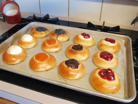 Посыпка из масла сахара и муки рецепт. Kolache Recipe - Make Traditional Czech Kolaches at Home