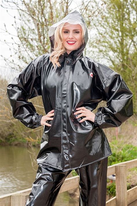 Shiny Pvc And Plastic Photo Imperméable Noir Idées De Mode Imper Pvc