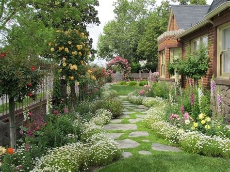 36 Stunning Front Yard Cottage Garden Landscaping Ideas Hoomdesign