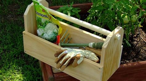 Make A Simple Garden Tote Garden Tools Garden Tool Storage Diy
