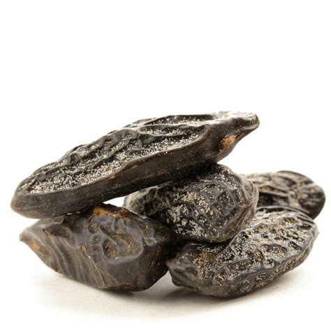 Tonka beans have many uses, including as a vanilla substitute, in perfumes and as a popular gin tonka beans are also considered to have magical properties and are sometimes used in spells. Organic Tonka Bean Whole - Dipteryx Odorata