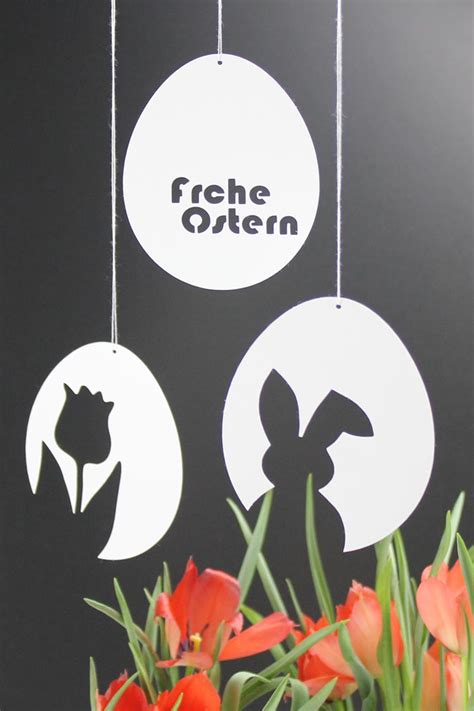 Kamm und lappen aus rotem tonpapier ausschneiden. 3 Vorlagen für schnelle & schlichte Osterdeko aus Papier: Osterhase & Tulpe & "Frohe Ostern ...
