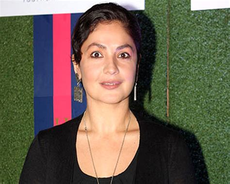 Mahesh bhatt with daughter puja bhatt kiss that became a sensation in those days. Men don't age in India: says Pooja Bhatt