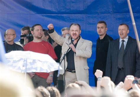Войдите на сайт или зарегистрируйтесь, чтобы связаться с максимом резником или найти других ваших друзей. Депутата Санкт-Петербурга застали у входа в предполагаемый ...