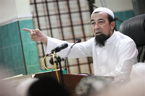 Akil baligh adalah seseorang yang sudah sampai pada usia tertentu untuk dibebani hukum syariat (taklif) dan mampu mengetahui atau mengerti hukum tersebut. Bolehkah Seorang Ayah Memeluk Dan Mencium Anak ...