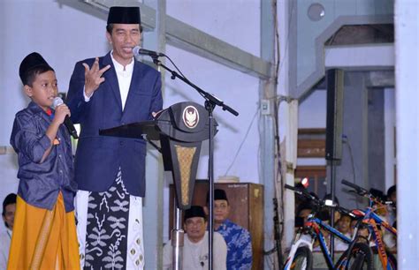 Memperingati hari isra miraj, merupakan salah satu perayaan ummat islam mengenai peristiwa perjalanan nabi muhammad saw yang dilakukan dalam waktu semalam. Presiden Memperingati Isra Miraj di Pondok Pesantren ...