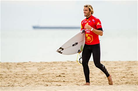 While frederico morais made quite an impact last year, he maintains all the trappings of a hidden portugal's frederico morais captures victory at the qs6,000 azores airlines pro and integrates the. Frederico Morais qualificado para a elite mundial de surf ...