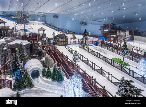 The Ski Dubai Indoor Ski Facilities In The Mall Of The Emirates Dubai
