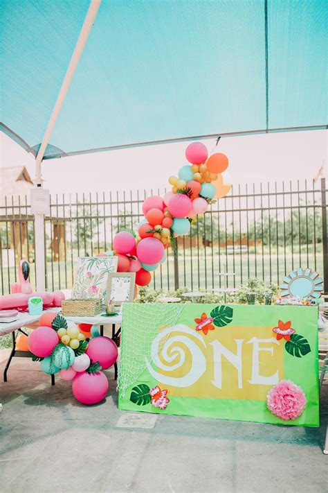 Everly's Moana-Inspired First Birthday Party | Vandi Fair
