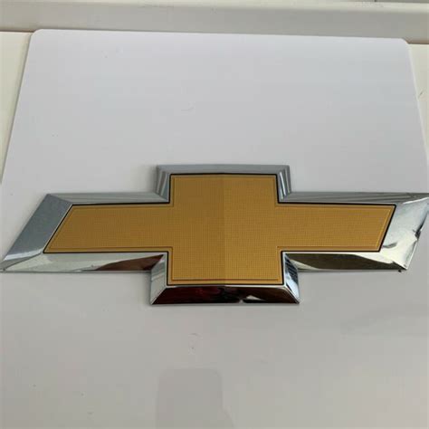 2014 2016 2017 2018 Chevrolet Silverado Tailgate Lift Gate Emblem Badge