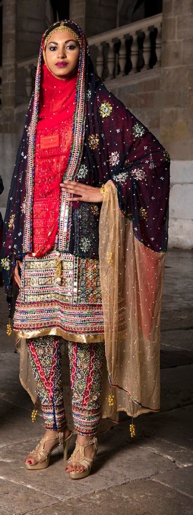 أزياء تقليدية مطورة من تصميم فايزة البلوشية - Al-mara