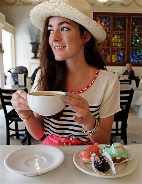 Sarah Vickers Is The Definition Of Perfection Classy Girls Wear Pearls Cafe Photoshoot