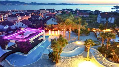 Fuimos al augusta a buscar comida para l levar y la por la consellería de sanidade. Hotel Augusta Spa Resort | Tierra Pontevedra