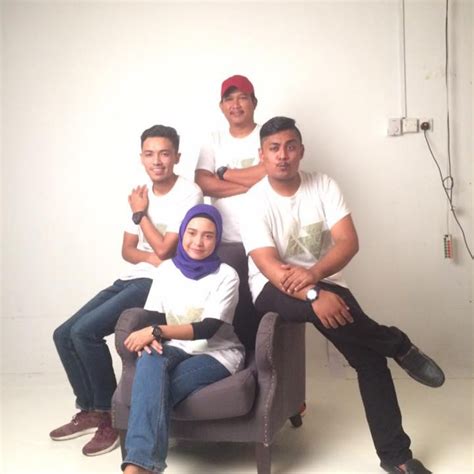 'kisah antara kita' adalah sebuah lagu ciptaan reyhan daripada anggota one avenue band (oab) sendiri. Biodata One Avenue Band, Popular Dengan Lagu Kisah Antara ...