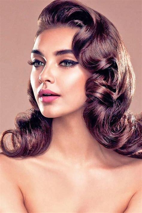 The blonde color of the hair paired with a brilliant shade of red lipstick is a look that is sure to take you places. 40 Pretty Hairstyles and Haircuts for Double Chins