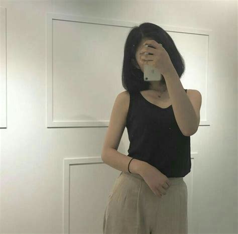 faceless mirror selfie aesthetic perangkat sekolah