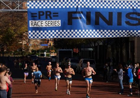 Running The Nearly Naked Mile In Degree Temperatures Photos The Washington Post