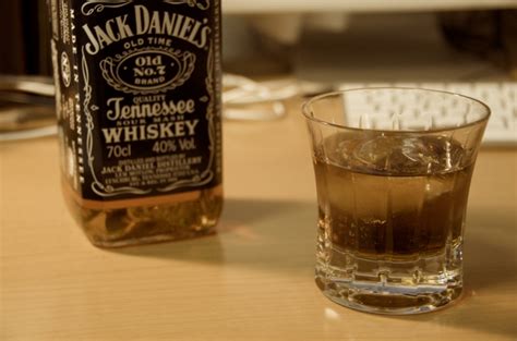 Expect your 1.5 ounce glass of 40 proof whiskey to have around 105 calories. Whiskey and Diet Coke: Low Calorie Summer Drinks - AskMen