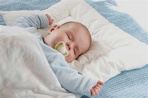 Why babies don't need pillows alternatives to a newborn pillow when the time finally comes, try to stay away from fluffy, novelty pillows. { TOP 10 } Best Baby Pillow - June 2020 Reviews