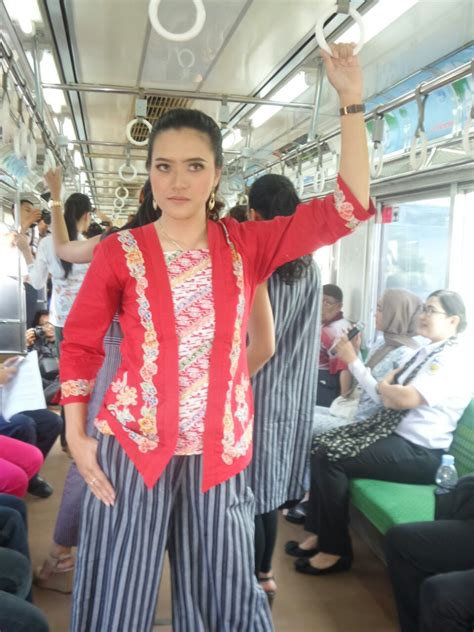PT KCI Gelar Fashion Show Busana Nusantara Di Kereta Kata Kota