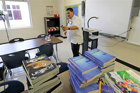 Texas Takes Over Houston Schools Carranza Abandoned For Nyc Doe