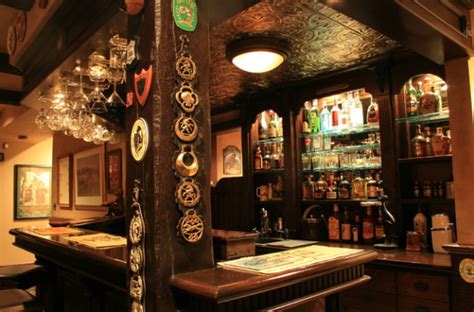 Lakukan selama 30 hingga 45 menit sehari sebanyak 3 kali seminggu. Have a Pint! English Pub-Style Basements - Paperblog
