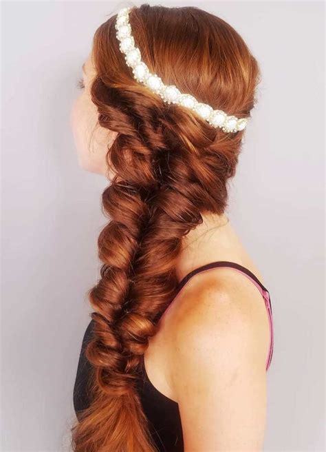 Well, this hairstyle has something about it that will make you look like a goddess. 34 Easy Braid Hairstyles That Can be Done in 5 Minutes