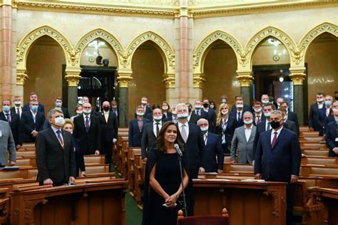 Katherine egyébként gyakorta fecseg is a sajtónak, egyesek szerint vele szivárogtatják ki a meghan számára fontos információkat. „Szinte minden élethelyzetben ott állunk a fiatalok és a ...