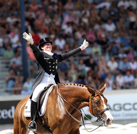 „bella rose ist mein traumpferd, weil sie alles vereint, was gigolo, satchmo und weihegold zu großen teilen mitbringen. Horses Etc. LLC: Isabell Werth's Lifetime Search for "THE One"