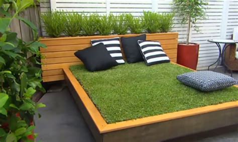 This design idea could work both indoors and. How to make an amazing grass daybed out of wood pallets | Do it yourself ideas and projects