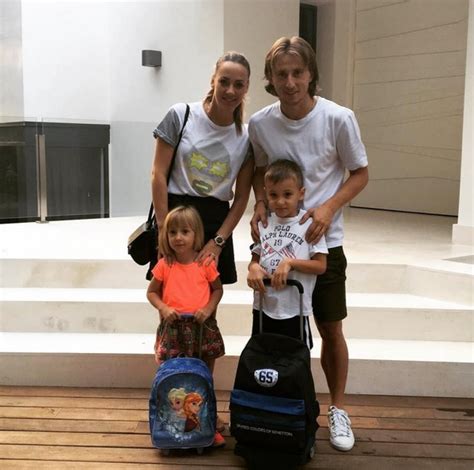 Luka modric and ivano modric pictures. Luka i Vanja Modrić: Sin Ivano krenuo u školu! - tportal