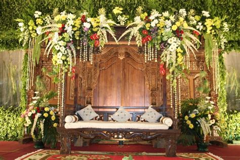Rias pengantin jawa pengantin jawa baju pengantin adat jawa tata rias pengantin semarang rias pengantin modern semarang make up pengantin dekorasi pelaminan di rumah tenda mulai rp. Dekorasi Pengantin Jawa | Kumpulan Dekorasi Terlengkap