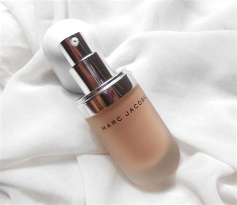 Marc Jacobs Dew You Dew Drops Coconut Gel Highlighter Review