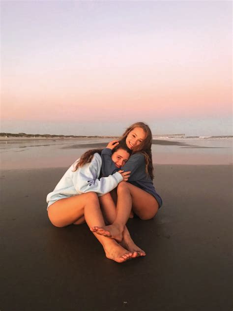 Beach Poses With Friends Beach Best Friends Beach Pictures Friends