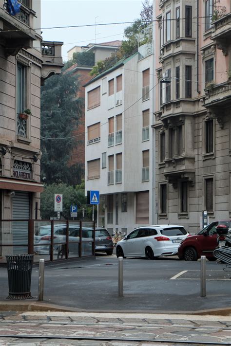 A prima vista le opere di questo duo milanese non sembrano differire da altri edifici. www.archipicture.eu - Asnago Vender - Apartment & Office ...