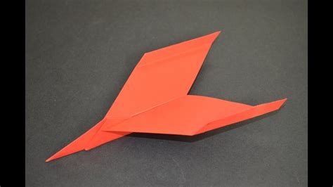 Después, equipan su avión de papel con unos alerones que le permitan volar en círculos muy cerrados. Como hacer un Avion de Papel que Vuela Mucho - Aviones de Papel - Origami Avión - YouTube