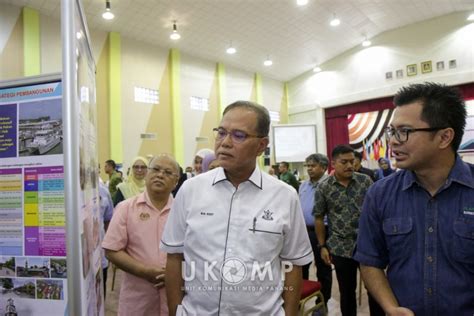 Pemilik tanah yang menunaikan kewajiban agama; Pejabat Daerah & Tanah Rompin › Tanjung Gemok Akan ...